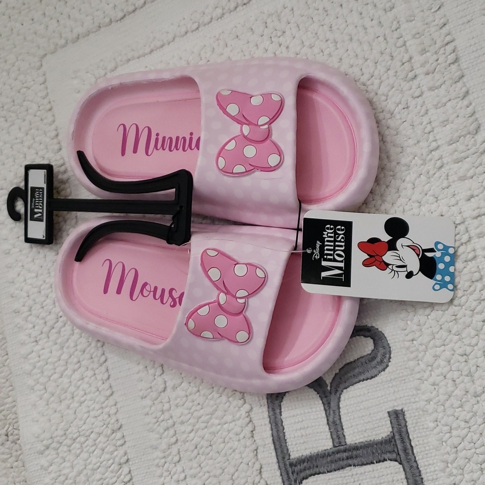 MINNIE MOUSE  PINK FLIP-FLOPS SIZE 1 W/ BOW ACCENT